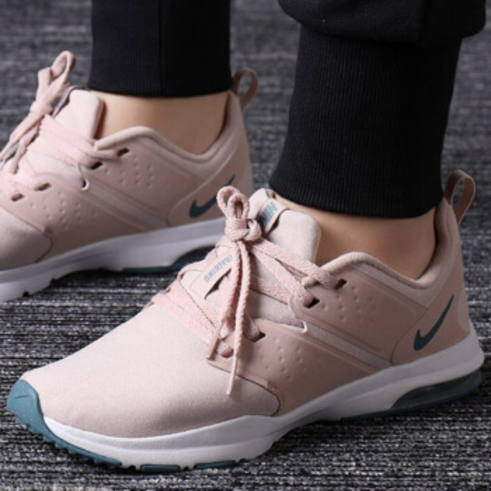 Nike Air Bella TR - Picture 3 of 7